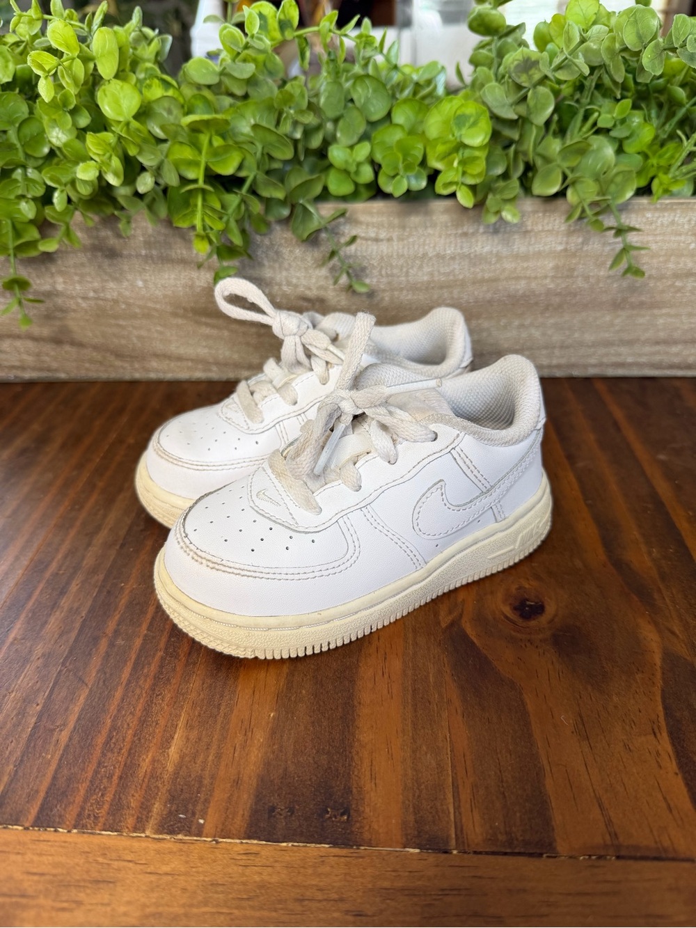 Nike Kids Cream-Accented White Low-Top Sneakers Size 7C